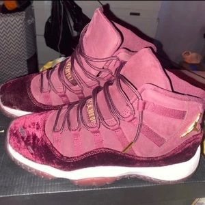 Jordan 11 velvet heiress night maroon
